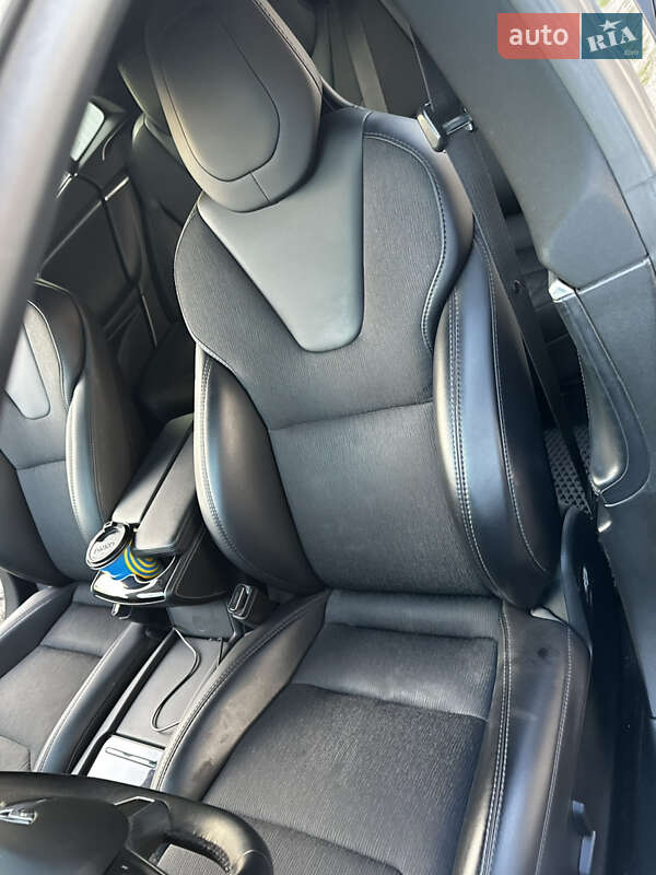 Лифтбек Tesla Model S 2018 в Киеве