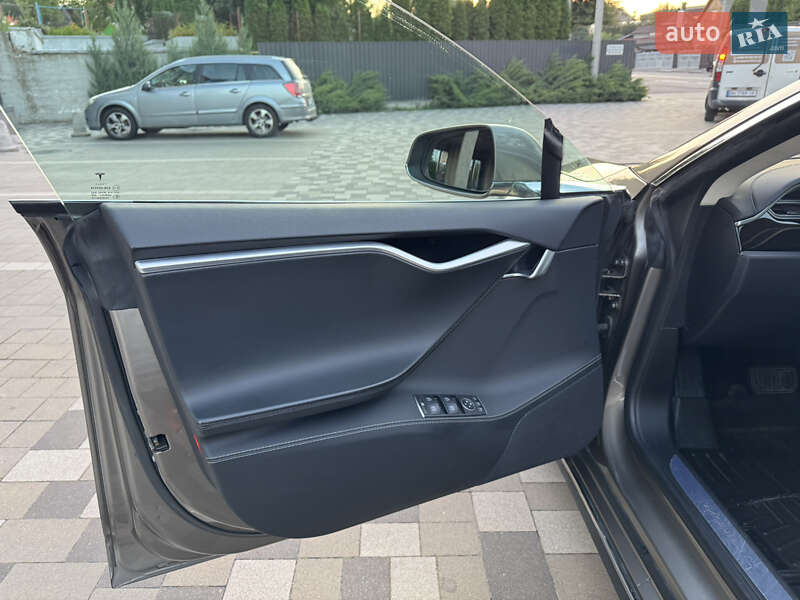 Лифтбек Tesla Model S 2015 в Ровно