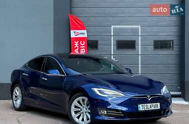 Лифтбек Tesla Model S 2017 в Киеве