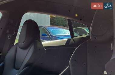 Лифтбек Tesla Model S 2017 в 