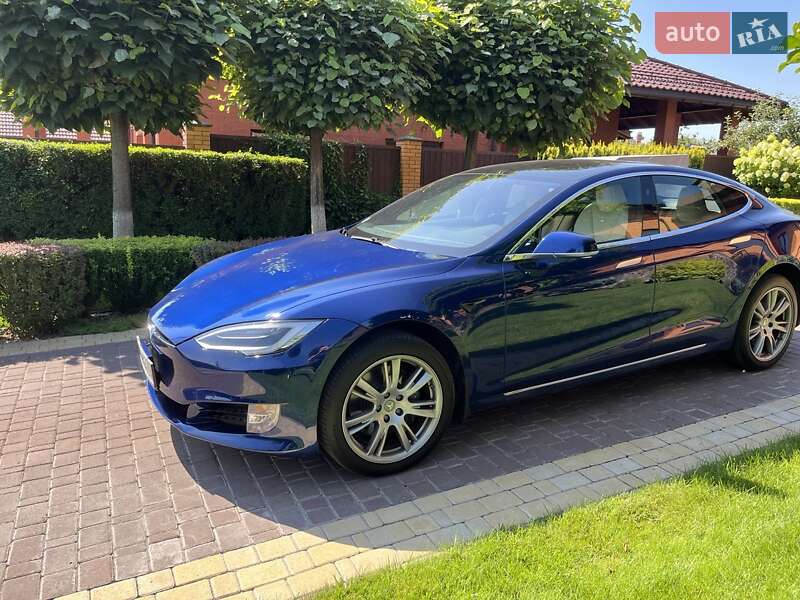 Лифтбек Tesla Model S 2020 в Виннице