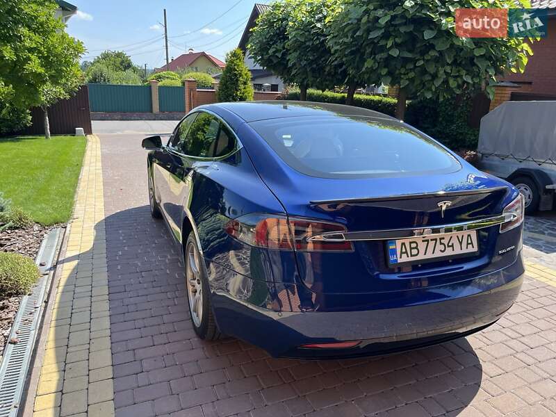 Лифтбек Tesla Model S 2020 в Виннице
