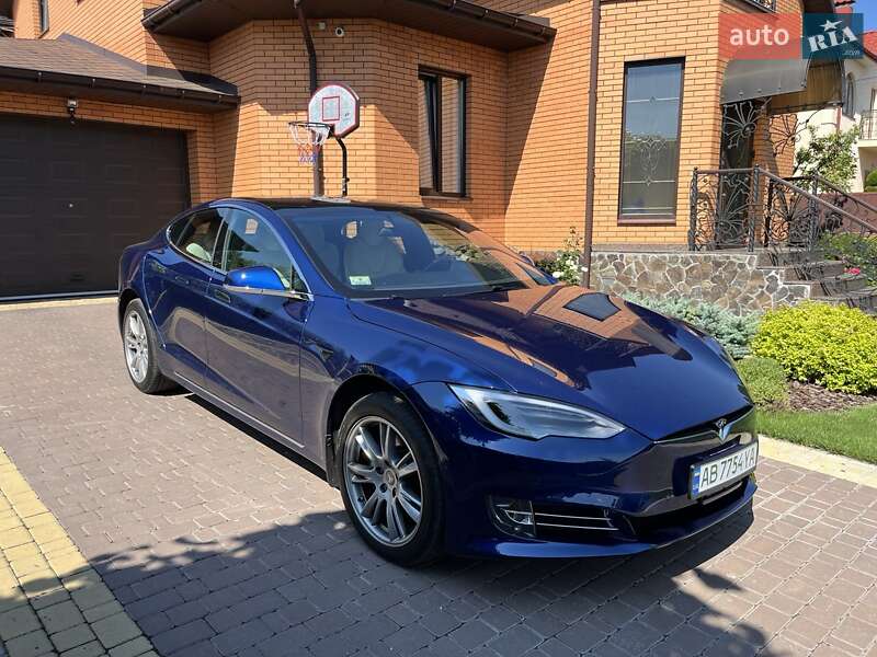 Лифтбек Tesla Model S 2020 в Виннице