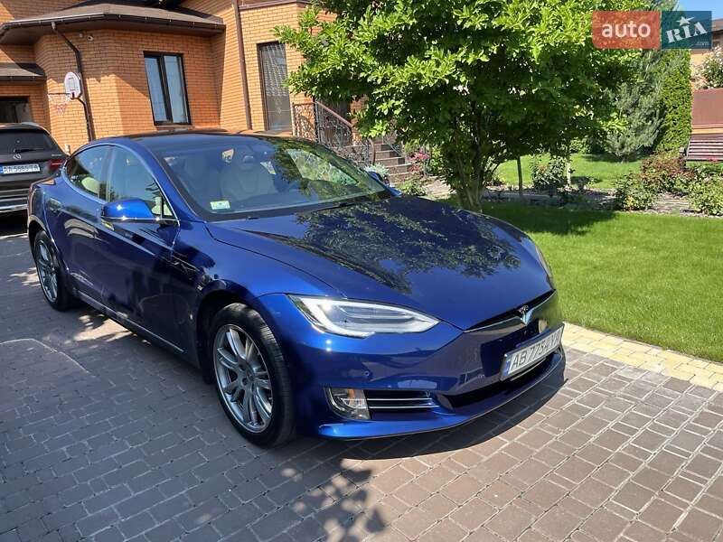 Лифтбек Tesla Model S 2020 в Виннице