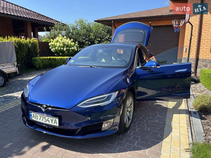 Лифтбек Tesla Model S 2020 в Виннице