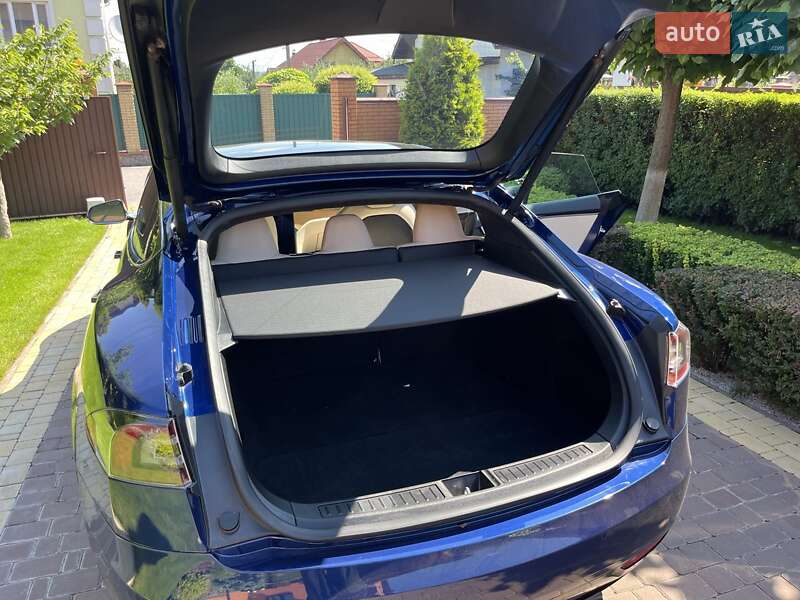 Лифтбек Tesla Model S 2020 в Виннице