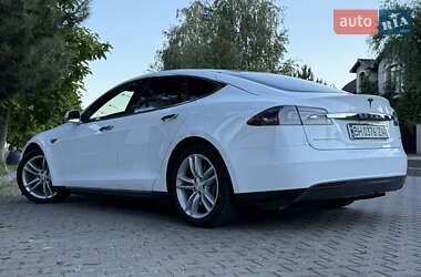Лифтбек Tesla Model S 2015 в 