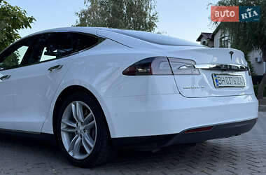 Лифтбек Tesla Model S 2015 в 