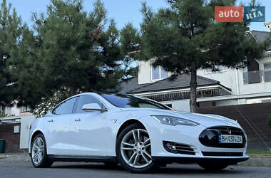 Лифтбек Tesla Model S 2015 в 
