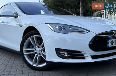 Лифтбек Tesla Model S 2015 в 