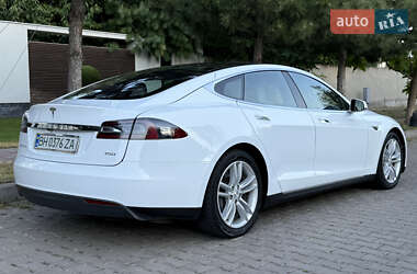 Лифтбек Tesla Model S 2015 в 