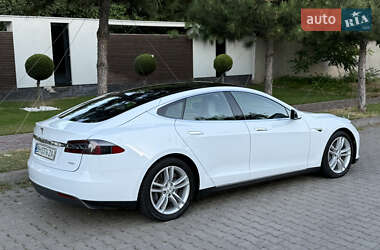 Лифтбек Tesla Model S 2015 в 