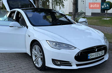 Лифтбек Tesla Model S 2015 в 