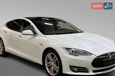 Лифтбек Tesla Model S 2015 в 
