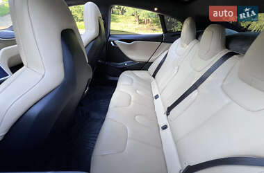 Лифтбек Tesla Model S 2015 в 