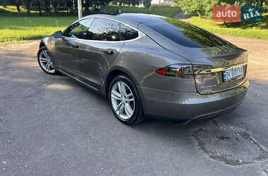 Лифтбек Tesla Model S 2015 в 