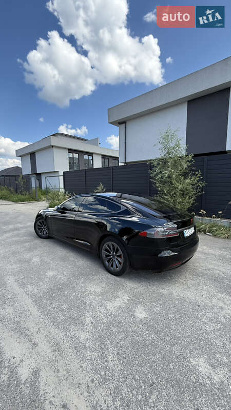 Лифтбек Tesla Model S 2017 в Киеве