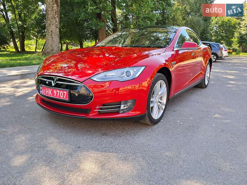 Лифтбек Tesla Model S 2014 в Радехове