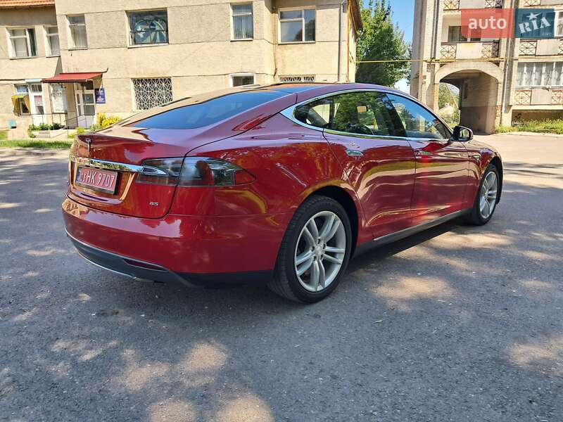 Лифтбек Tesla Model S 2014 в Радехове