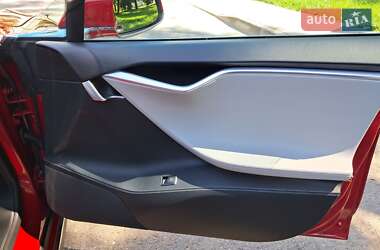 Лифтбек Tesla Model S 2014 в 