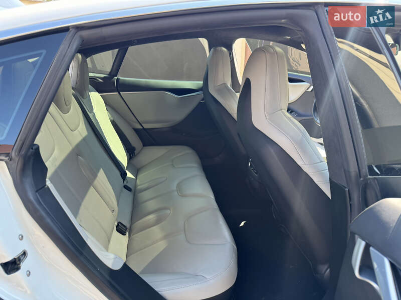Лифтбек Tesla Model S 2016 в Ивано-Франковске