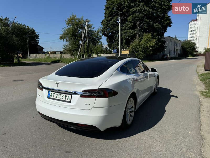 Лифтбек Tesla Model S 2016 в Ивано-Франковске