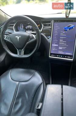 Лифтбек Tesla Model S 2013 в 