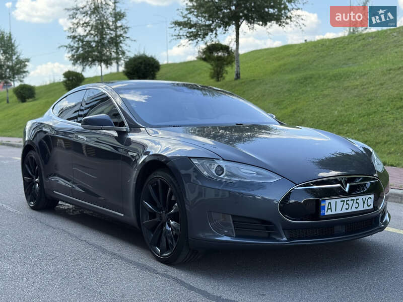 Tesla Model S 2015
