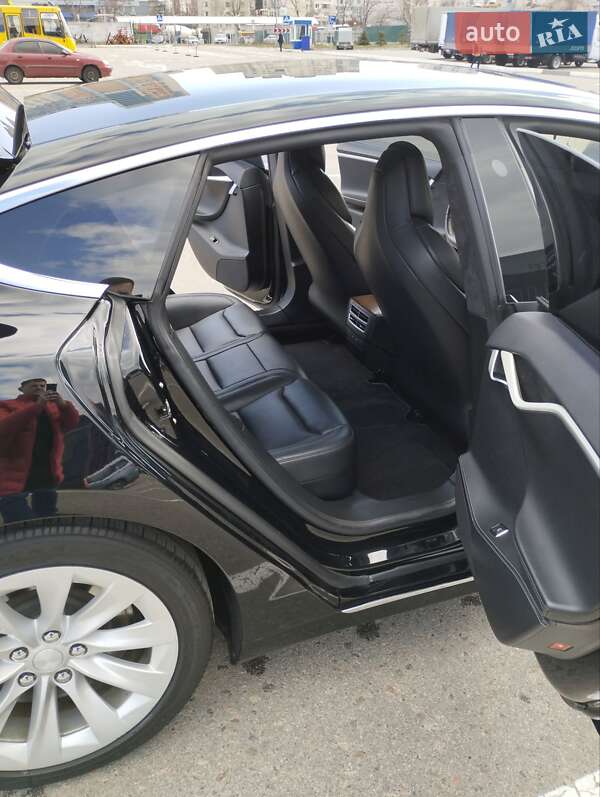 Лифтбек Tesla Model S 2017 в Киеве