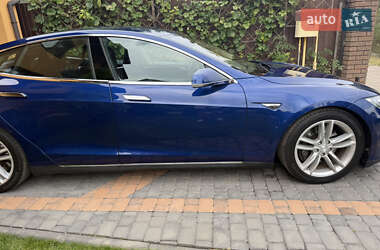 Лифтбек Tesla Model S 2015 в 