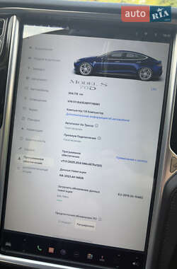 Лифтбек Tesla Model S 2015 в 