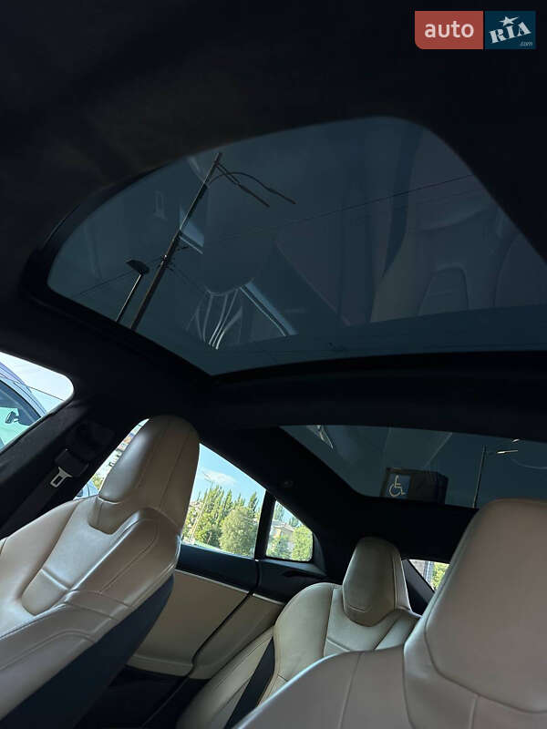 Лифтбек Tesla Model S 2015 в Киеве