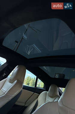Лифтбек Tesla Model S 2015 в 