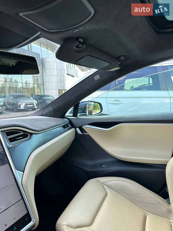 Лифтбек Tesla Model S 2015 в Киеве