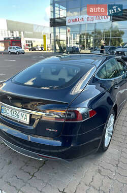 Лифтбек Tesla Model S 2015 в 