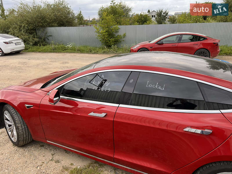 Лифтбек Tesla Model S 2018 в Самборе