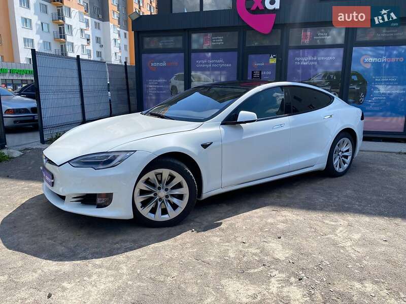 Лифтбек Tesla Model S 2018 в Виннице