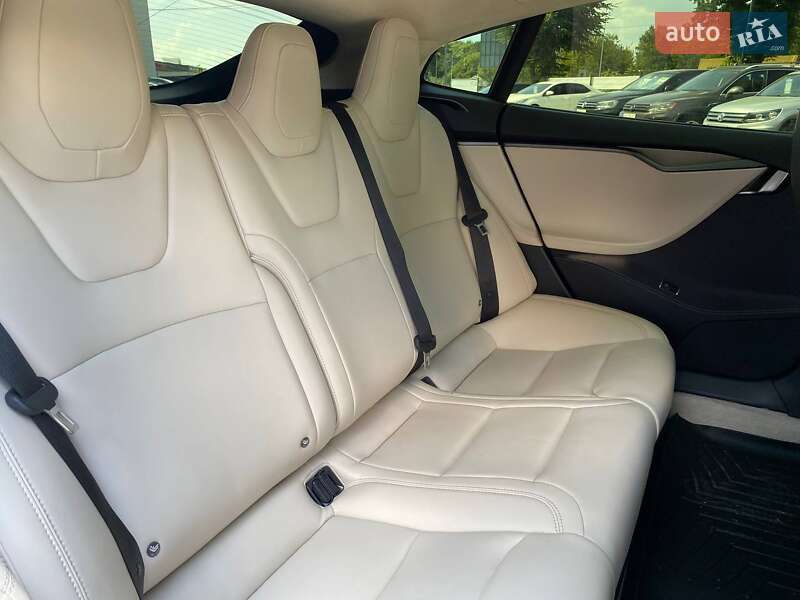 Лифтбек Tesla Model S 2018 в Виннице