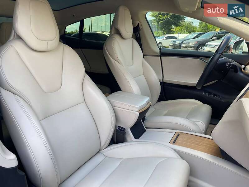 Лифтбек Tesla Model S 2018 в Виннице