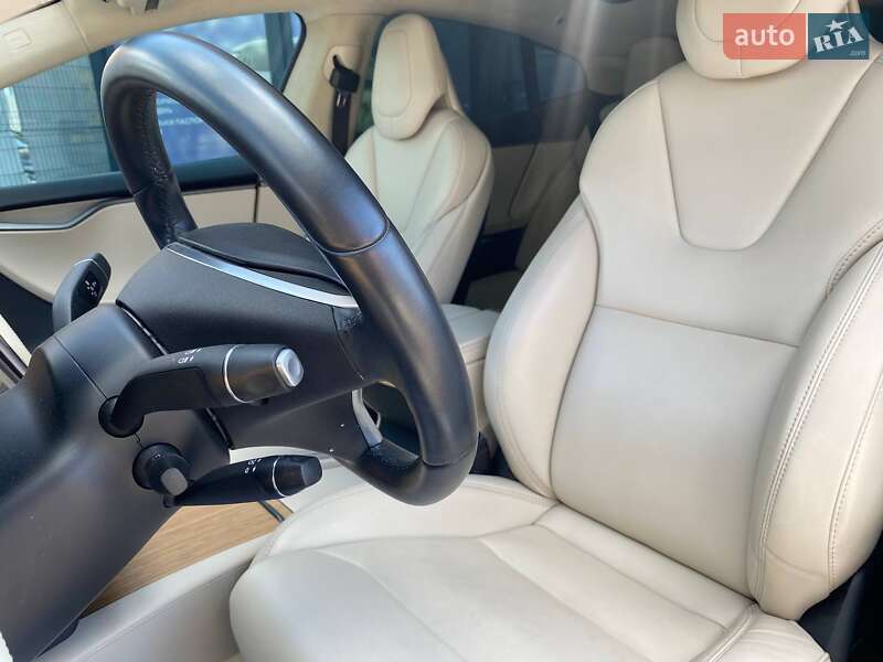 Лифтбек Tesla Model S 2018 в Виннице