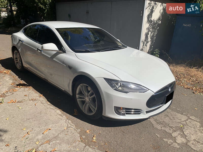Лифтбек Tesla Model S 2015 в Одессе