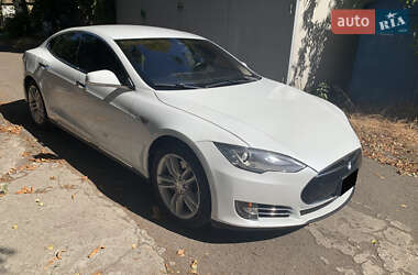 Лифтбек Tesla Model S 2015 в 