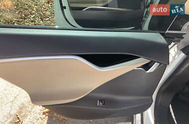 Лифтбек Tesla Model S 2015 в 