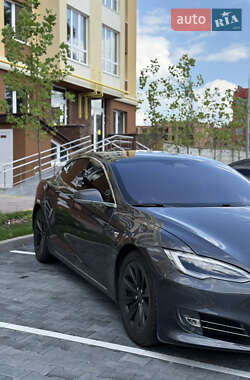Лифтбек Tesla Model S 2017 в 