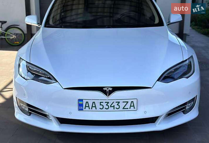 Лифтбек Tesla Model S 2016 в Кропивницком