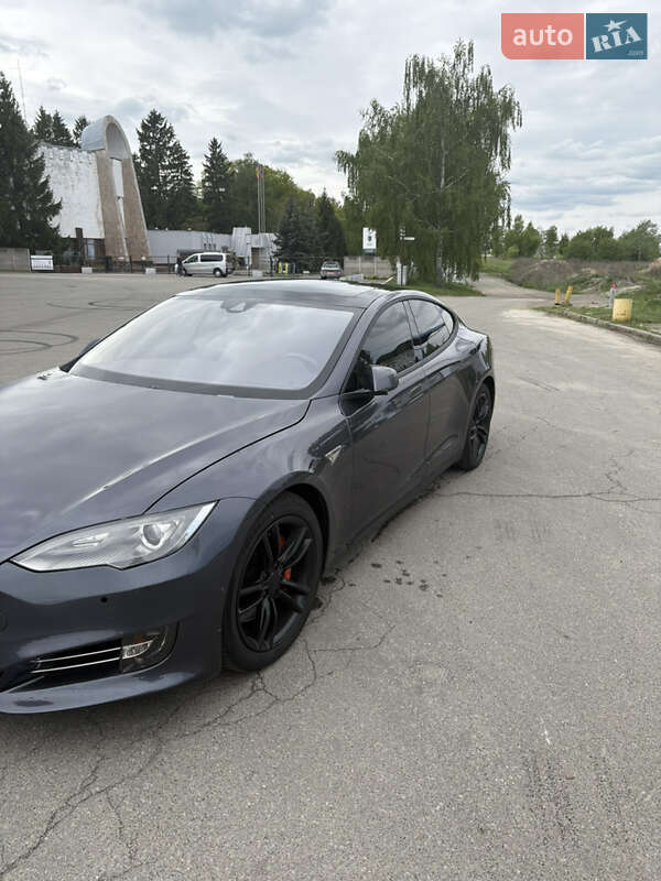 Лифтбек Tesla Model S 2015 в Киеве