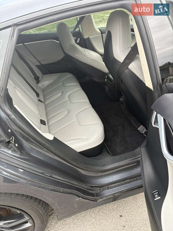 Лифтбек Tesla Model S 2015 в Киеве