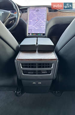 Лифтбек Tesla Model S 2019 в 
