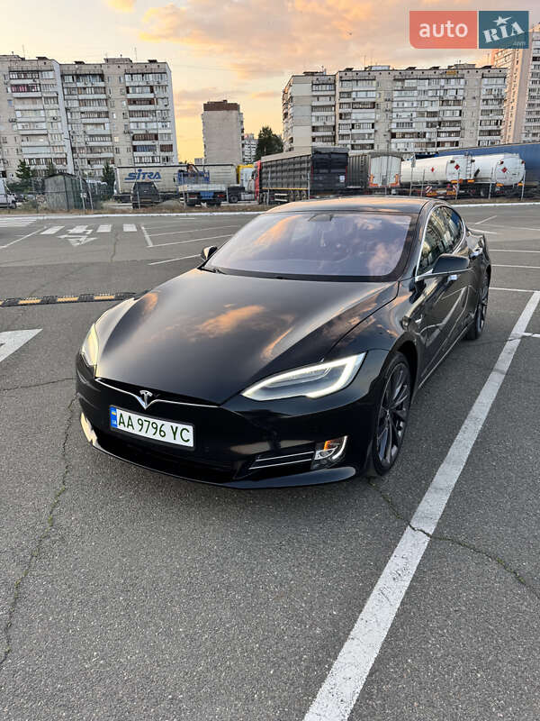 Лифтбек Tesla Model S 2019 в 