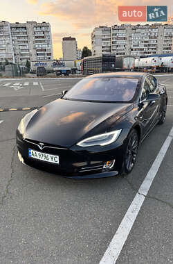 Лифтбек Tesla Model S 2019 в 